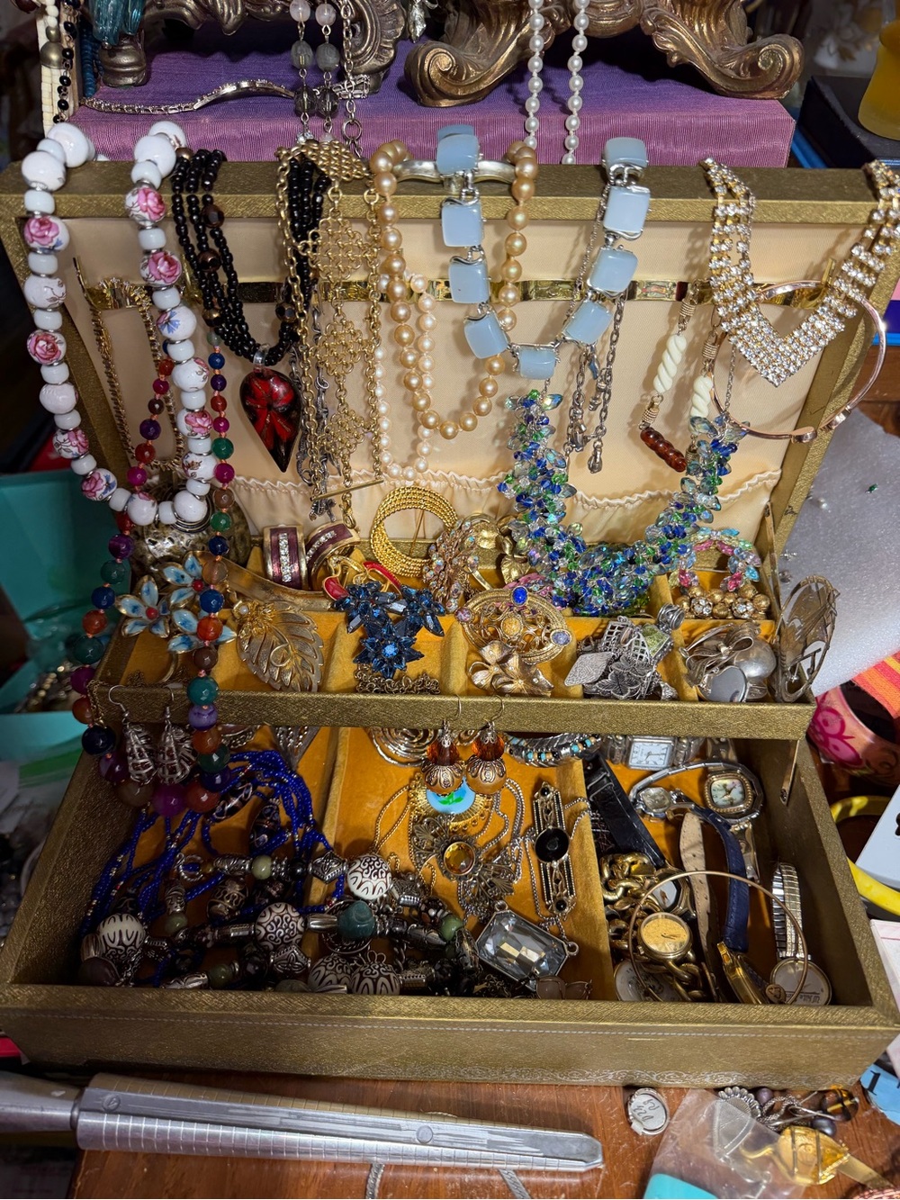 “ WONDERS FOUND “ VINTAGE JEWELRY POSHMARK SHOW AT 730PM ET